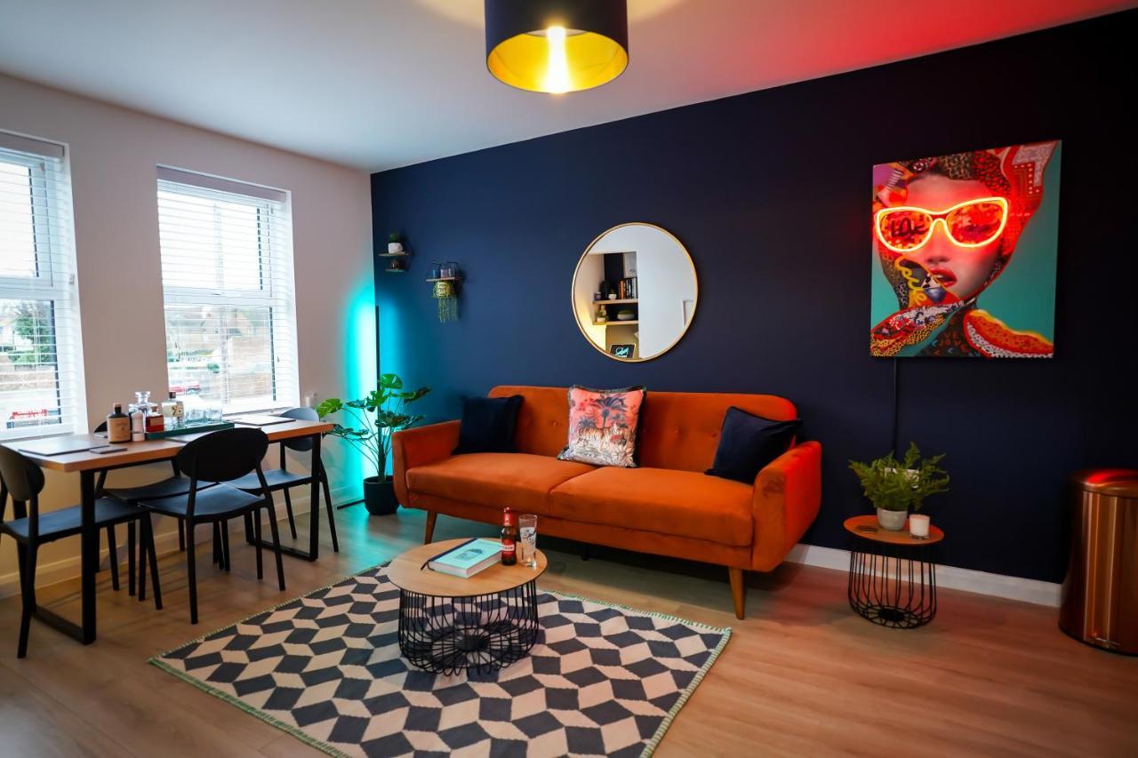 Neon Road At Park House Peterborough City Centre Apartment Екстер'єр фото